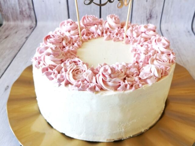 Tort urodzinowy - przepis i dekoracje krok po kroku