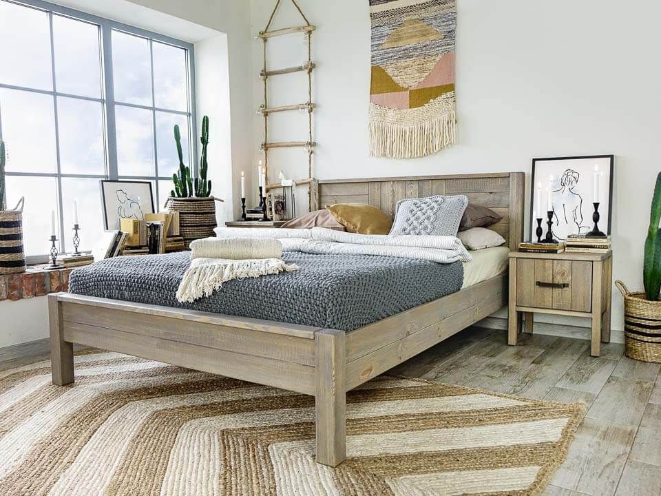 drewniane łóżko rustykalne